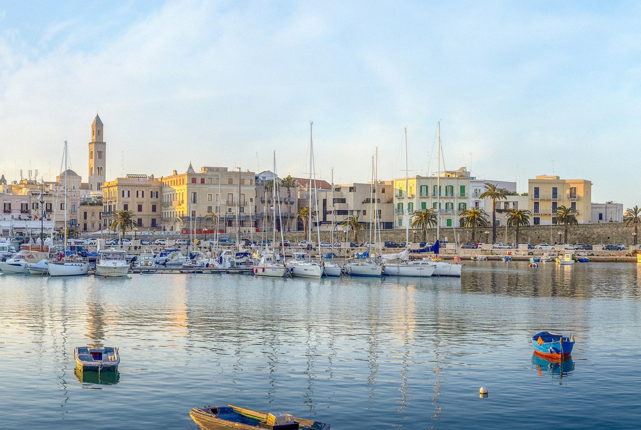 Hafen von Bari mit Altstadt, Ausgangspunkt der Fähre nach Dubrovnik